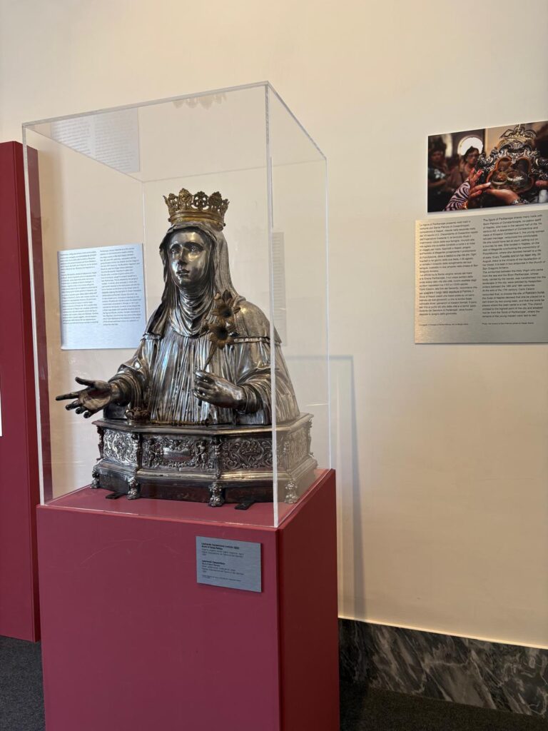 Busto reliquiario di Santa Patrizia esposto al MANN di Napoli nella mostra Parthenope. La Sirena e la città
