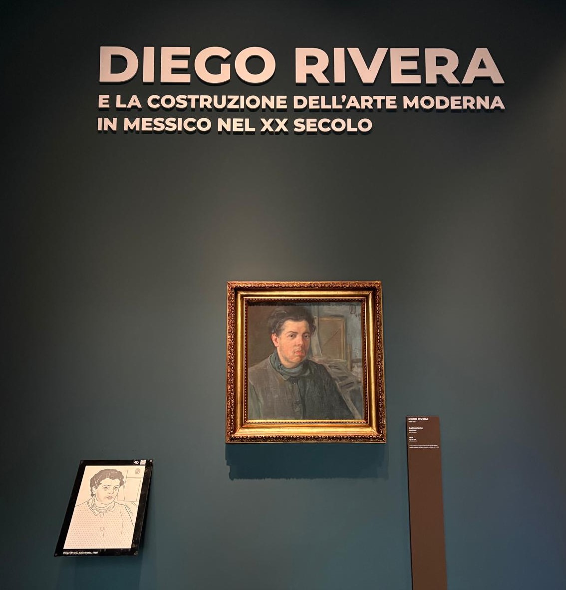 Allestimento della mostra Diego Rivera ai Musei Capitolini con l’Autoritratto del 1906
