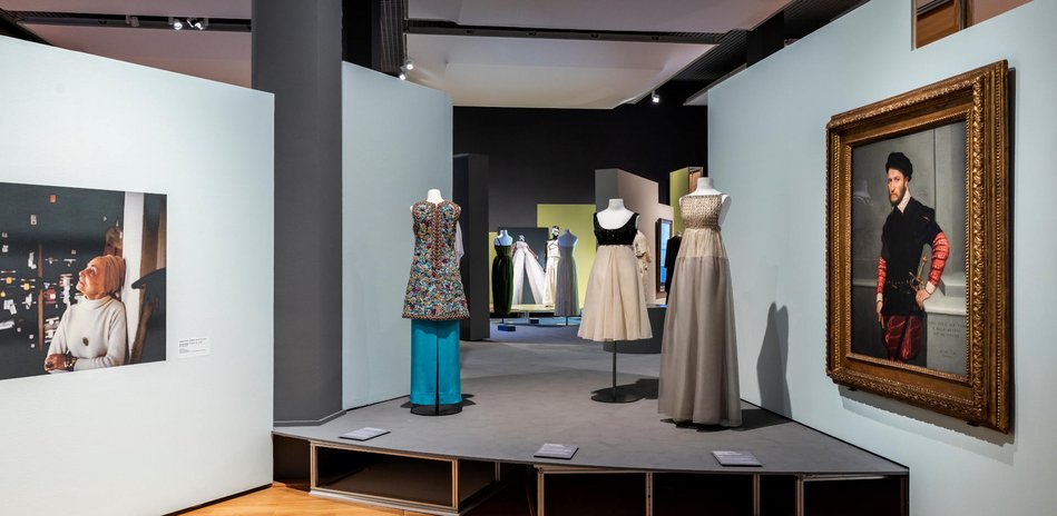 Moda e arte a Berlino: veduta della mostra Many Shades of Grès – Mode wird Kunst al Kunstgewerbemuseum di Berlino