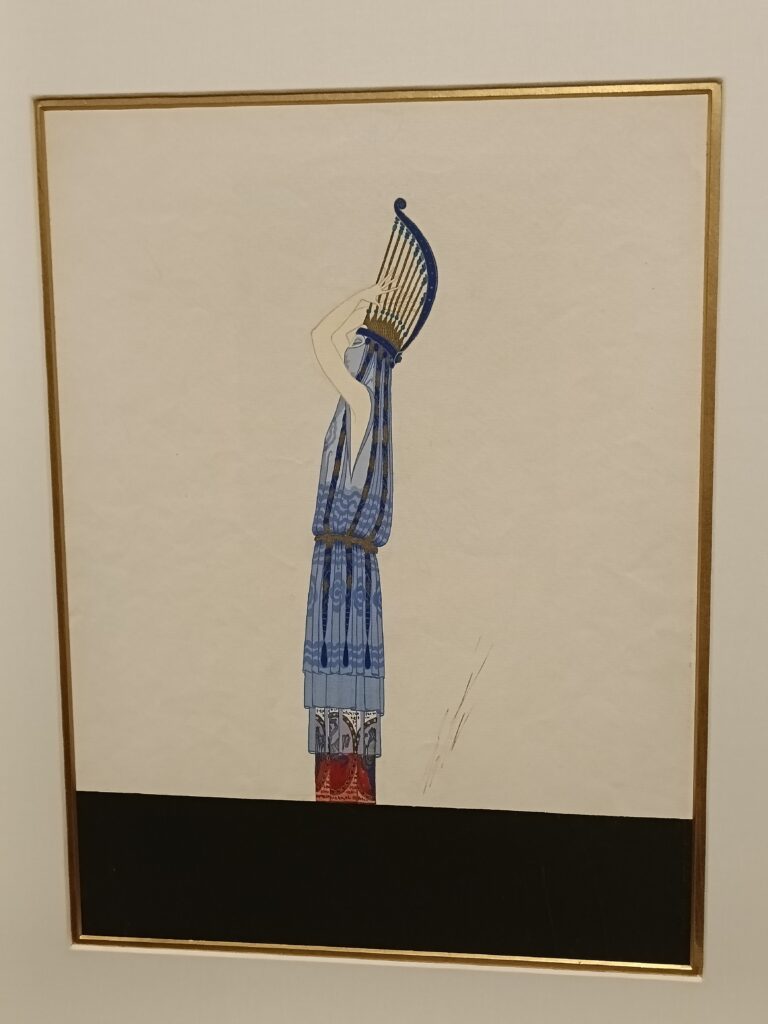 Bozzetto di costume di Erté con figura femminile in abito blu che solleva una lira