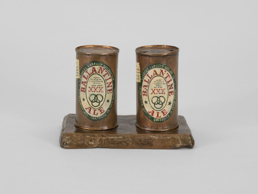 Jasper Johns, Painted Bronze, due lattine di Ballantine Ale in bronzo dipinto, Whitney Museum di New York